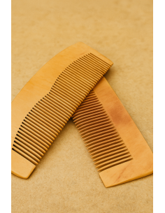 Peigne en bois artisanal